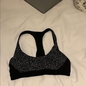 Lululemon sports bra size 4
